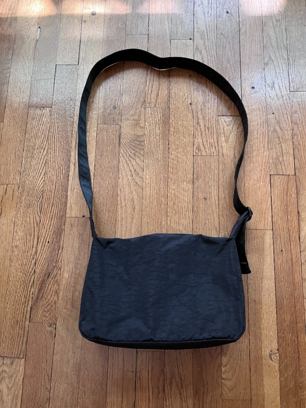 BAGGU Medium Cargo Crossbody Black - Picture 2 of 5
